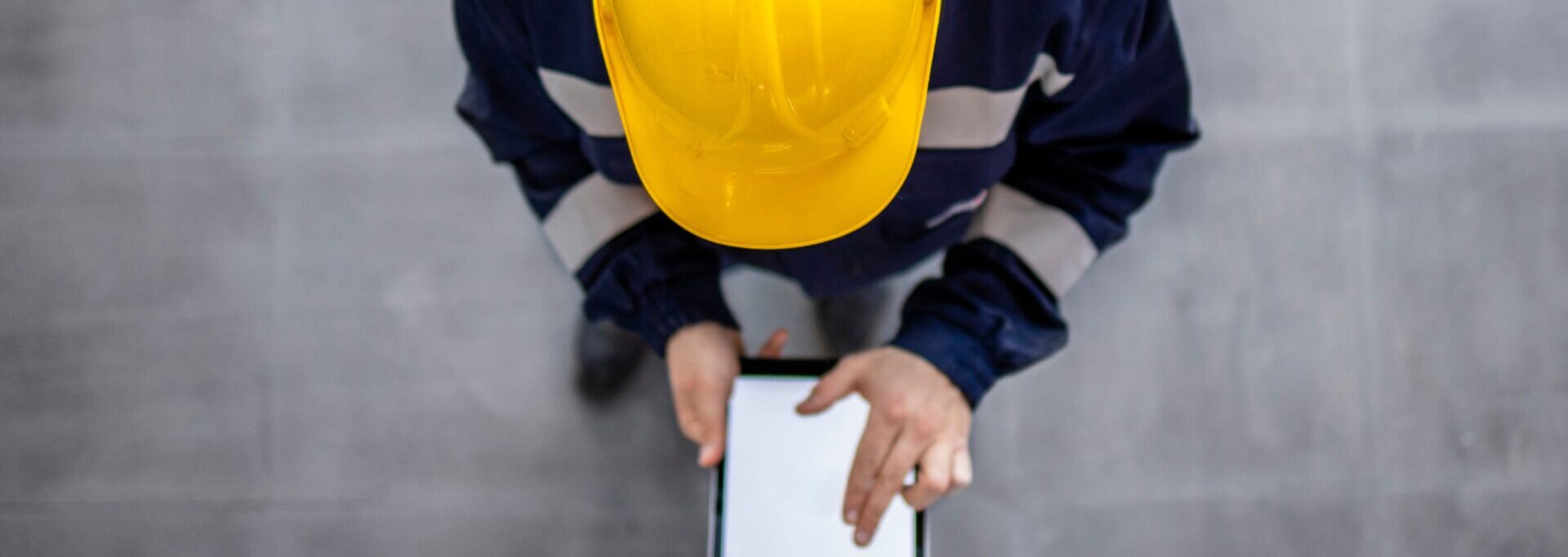 Engineer holding a tablet - 5 Benefits of Using E-forms for Your Field Service Business